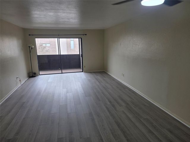 3025 Walnut Bend Lane 21, Houston, TX 77042