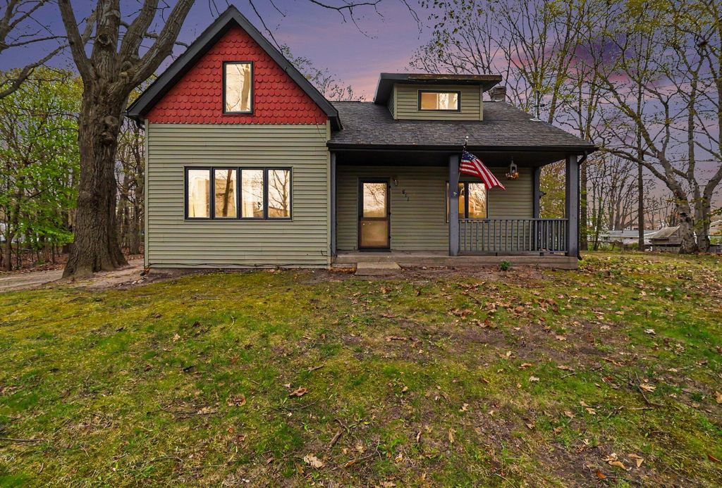 811 N Washington Avenue, Ludington, MI 49431