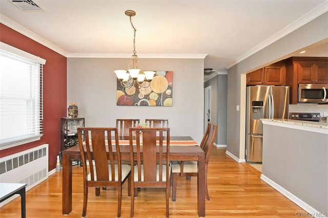 91 Pollok Place, Hicksville, NY 11801