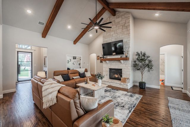 2045 Glenhollow Drive, Weatherford, TX 76088