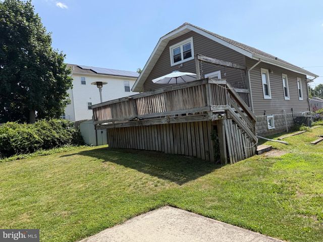 327 OAKLAND AVE, Maple Shade, NJ 08052