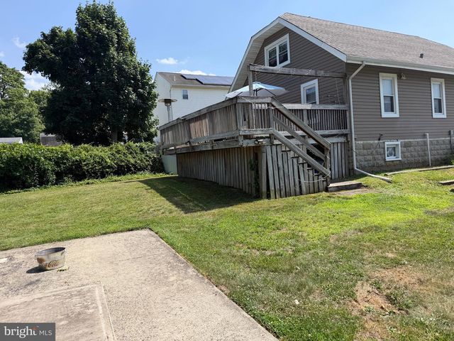 327 OAKLAND AVE, Maple Shade, NJ 08052