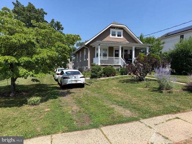 327 OAKLAND AVE, Maple Shade, NJ 08052