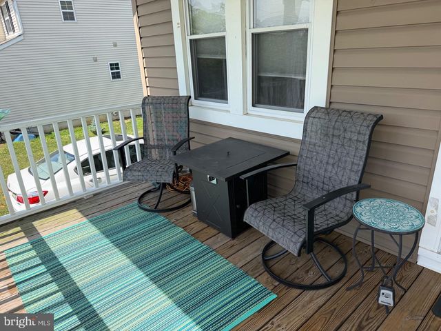 327 OAKLAND AVE, Maple Shade, NJ 08052