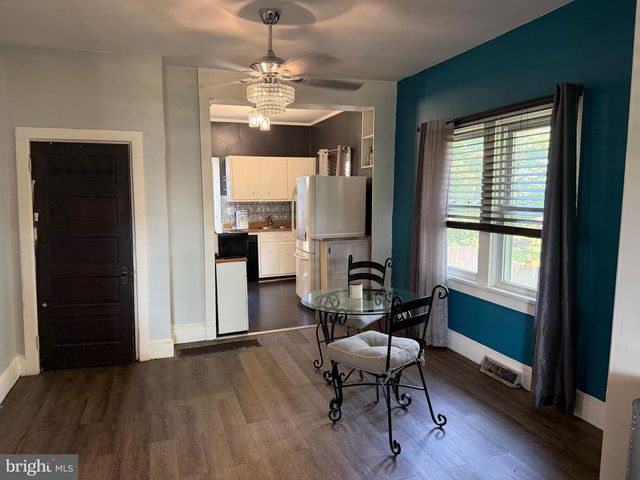 327 OAKLAND AVE, Maple Shade, NJ 08052