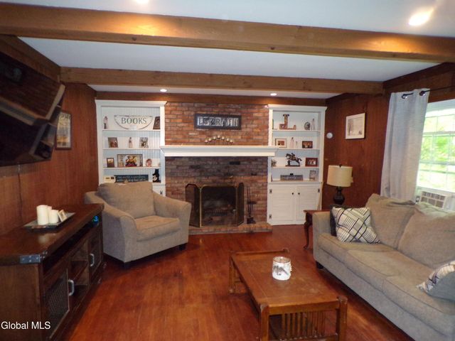 19 Oakwood Drive, Queensbury, NY 12804