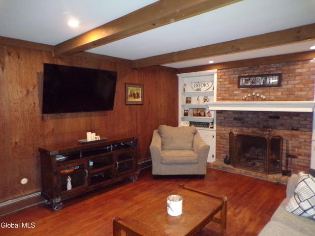 19 Oakwood Drive, Queensbury, NY 12804