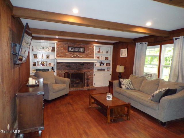 19 Oakwood Drive, Queensbury, NY 12804
