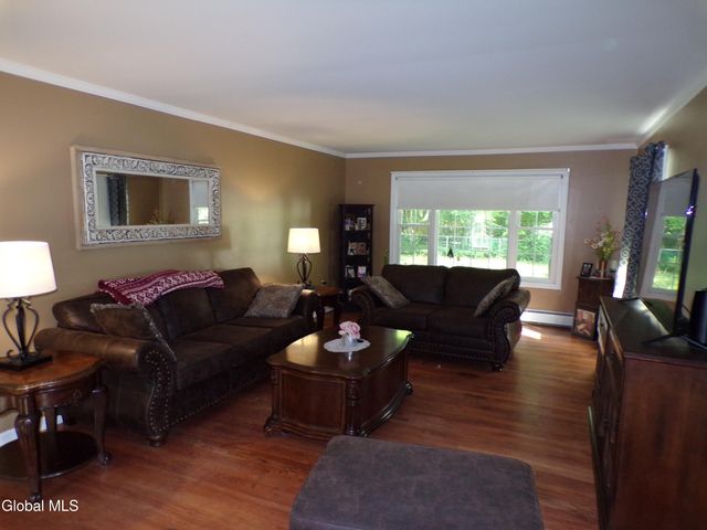 19 Oakwood Drive, Queensbury, NY 12804