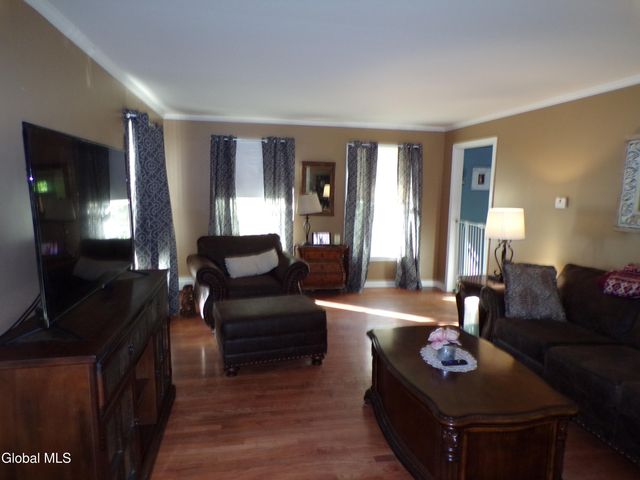 19 Oakwood Drive, Queensbury, NY 12804