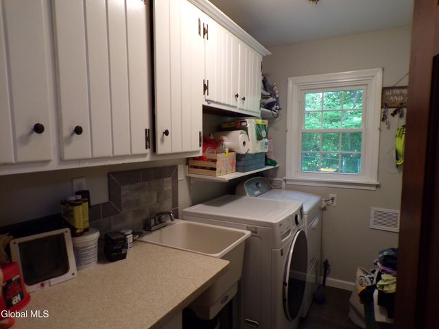 19 Oakwood Drive, Queensbury, NY 12804