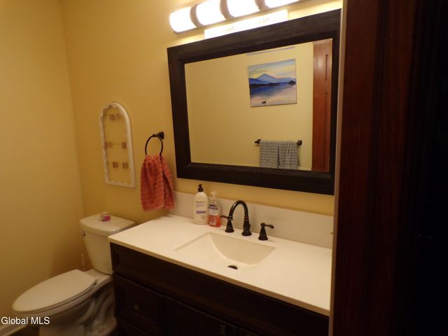 19 Oakwood Drive, Queensbury, NY 12804