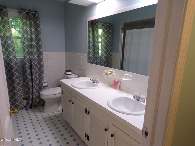 19 Oakwood Drive, Queensbury, NY 12804