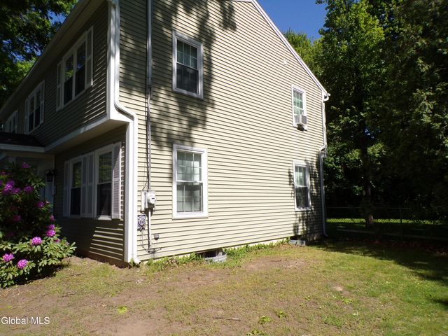 19 Oakwood Drive, Queensbury, NY 12804