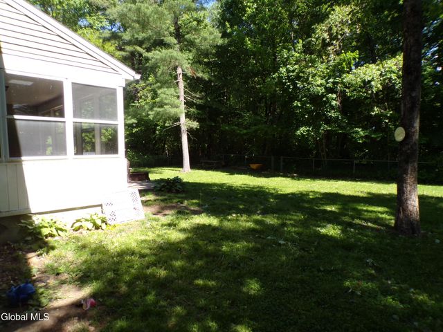 19 Oakwood Drive, Queensbury, NY 12804