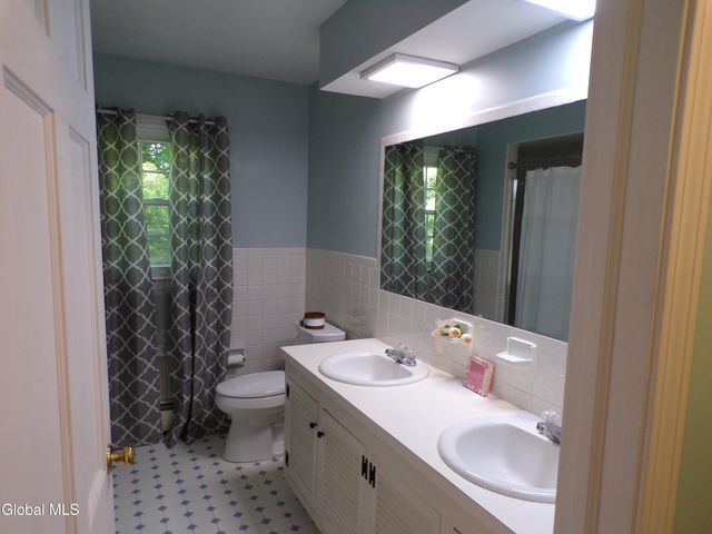 19 Oakwood Drive, Queensbury, NY 12804
