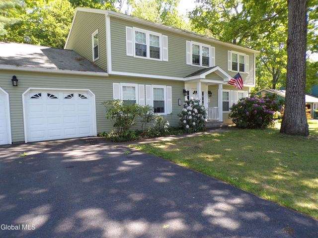 19 Oakwood Drive, Queensbury, NY 12804