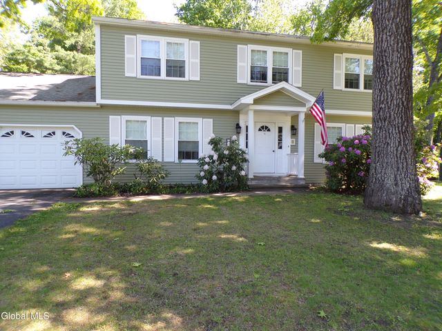19 Oakwood Drive, Queensbury, NY 12804