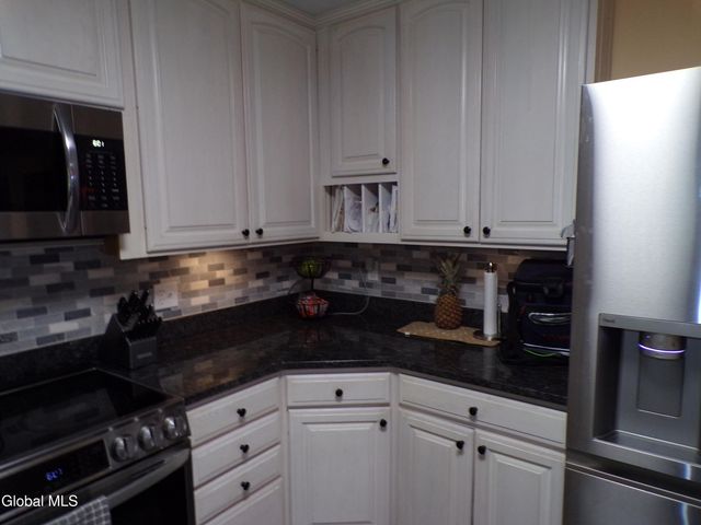 19 Oakwood Drive, Queensbury, NY 12804