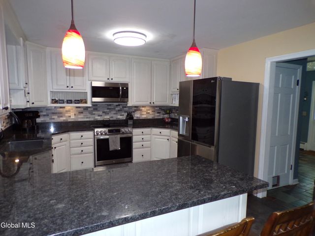 19 Oakwood Drive, Queensbury, NY 12804