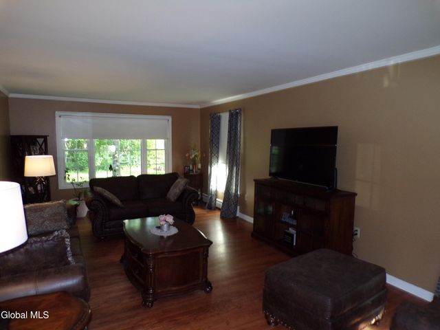 19 Oakwood Drive, Queensbury, NY 12804