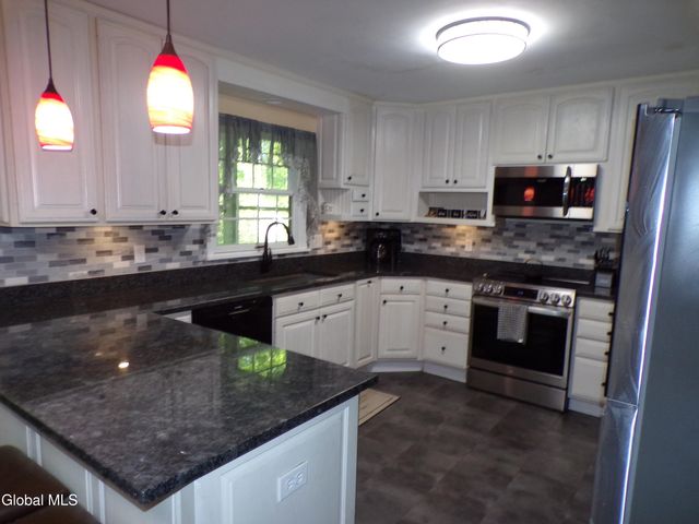 19 Oakwood Drive, Queensbury, NY 12804