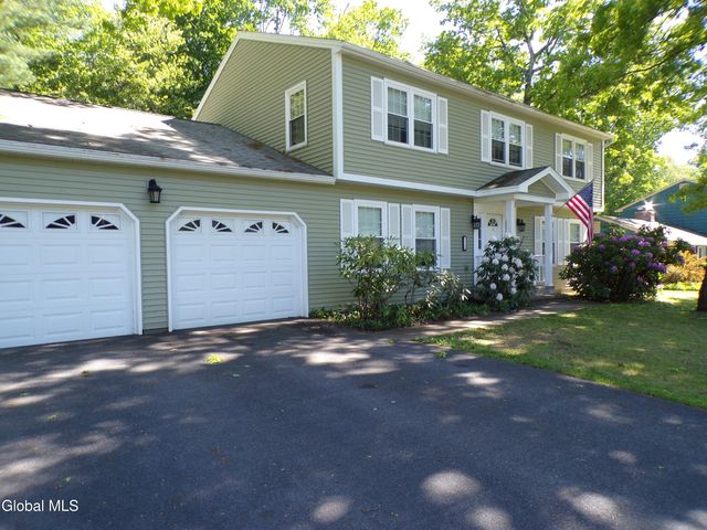 19 Oakwood Drive, Queensbury, NY 12804