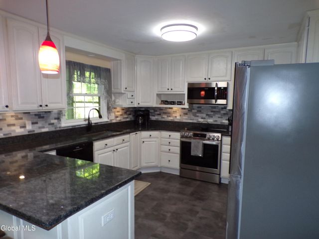 19 Oakwood Drive, Queensbury, NY 12804