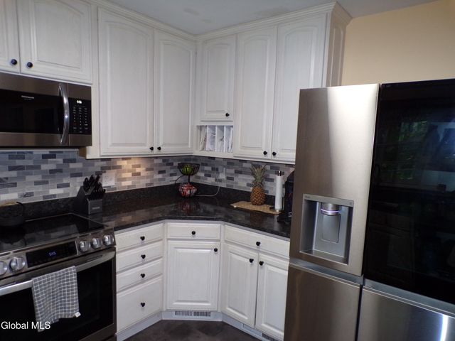 19 Oakwood Drive, Queensbury, NY 12804