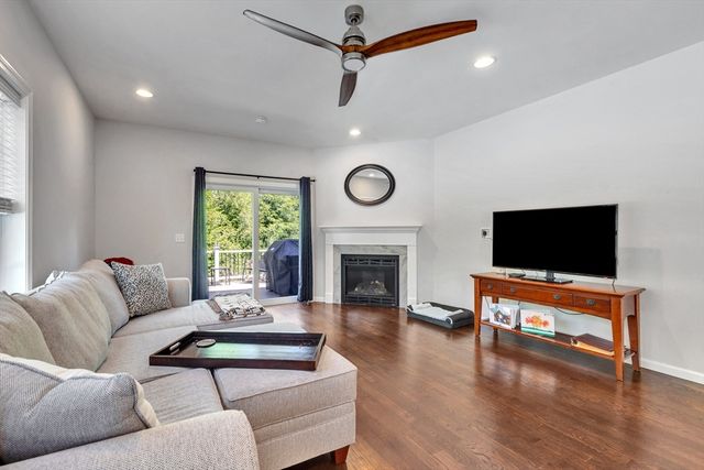 122 Milton St 122, Dedham, MA 02026