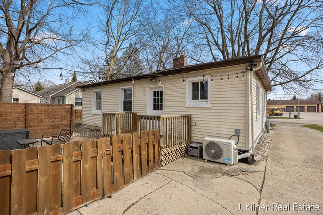 65 Betty Street, Comstock Park, MI 49321
