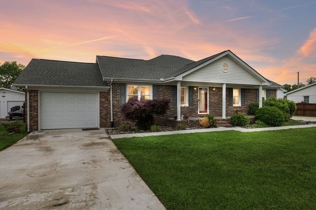 595 Pack Cir, Smithville, TN 37166