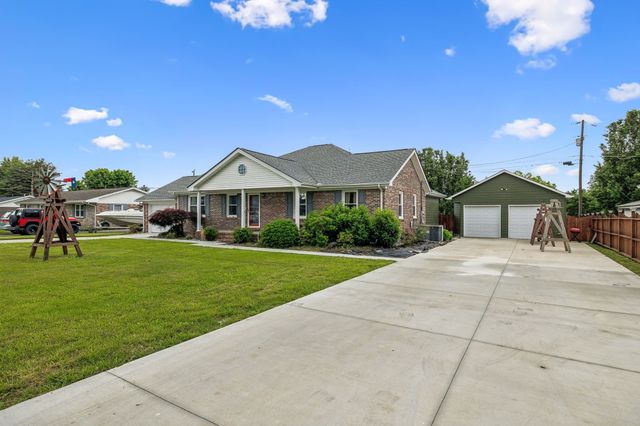 595 Pack Cir, Smithville, TN 37166
