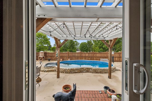 595 Pack Cir, Smithville, TN 37166