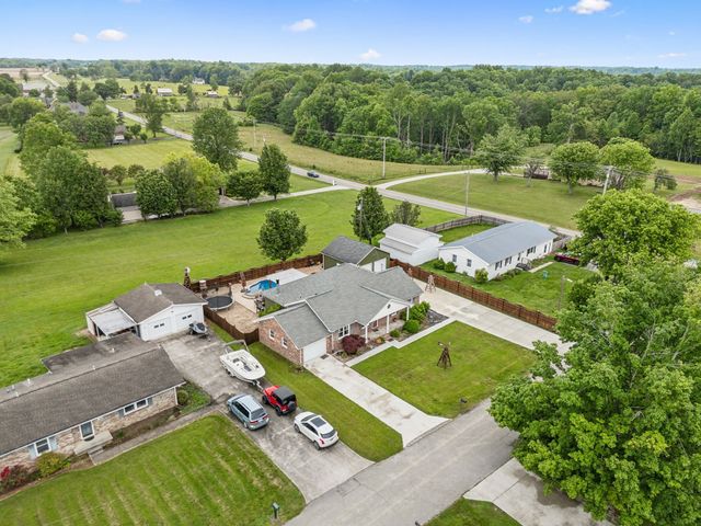 595 Pack Cir, Smithville, TN 37166