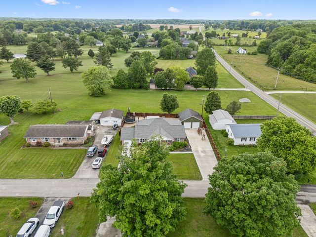 595 Pack Cir, Smithville, TN 37166