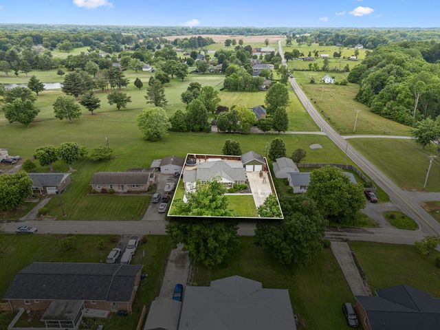 595 Pack Cir, Smithville, TN 37166