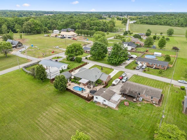 595 Pack Cir, Smithville, TN 37166