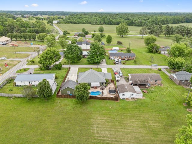 595 Pack Cir, Smithville, TN 37166