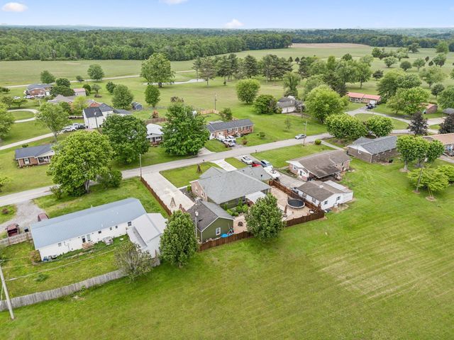 595 Pack Cir, Smithville, TN 37166