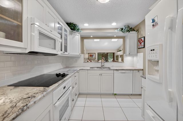 10015 Hickorywood Place, Boynton Beach, FL 33437