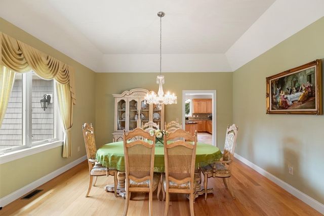 30 Hampden Ave, Burlington, MA 01803