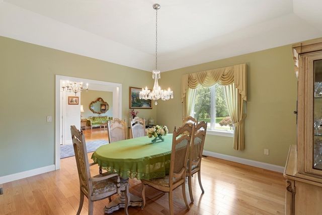 30 Hampden Ave, Burlington, MA 01803