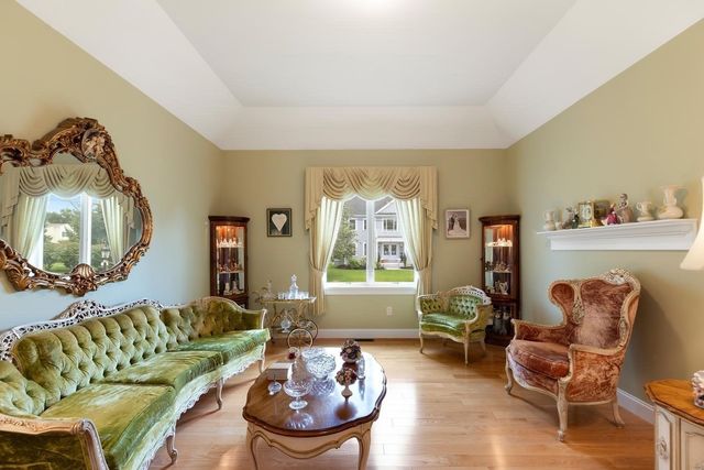 30 Hampden Ave, Burlington, MA 01803