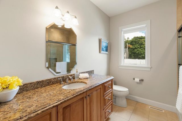 30 Hampden Ave, Burlington, MA 01803
