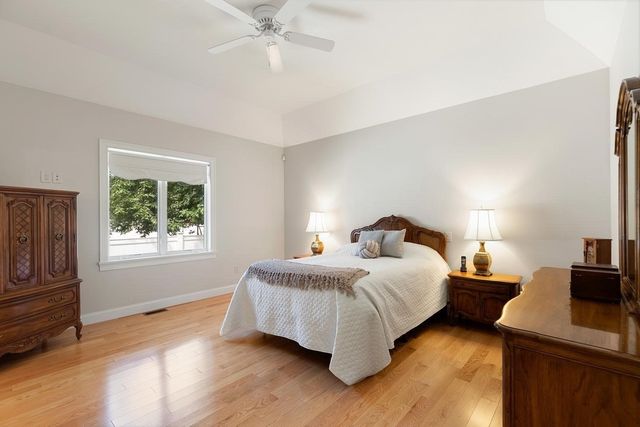 30 Hampden Ave, Burlington, MA 01803