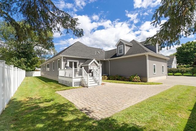 30 Hampden Ave, Burlington, MA 01803