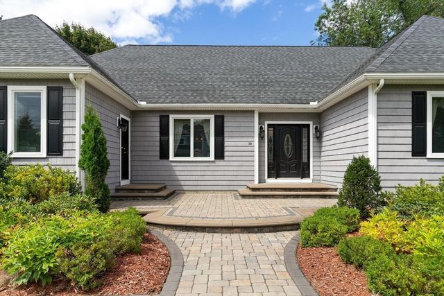 30 Hampden Ave, Burlington, MA 01803