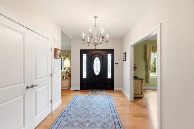 30 Hampden Ave, Burlington, MA 01803