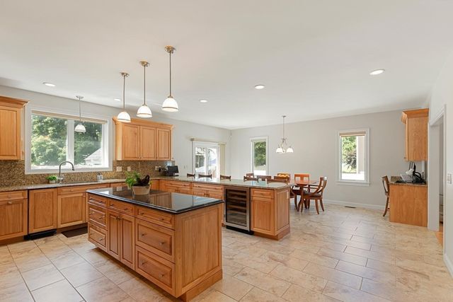30 Hampden Ave, Burlington, MA 01803